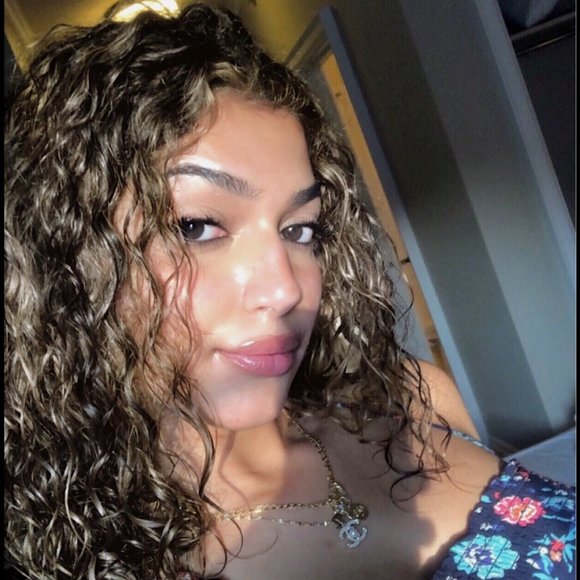 Meet your Posher, Emaan - Picture 1 of 2